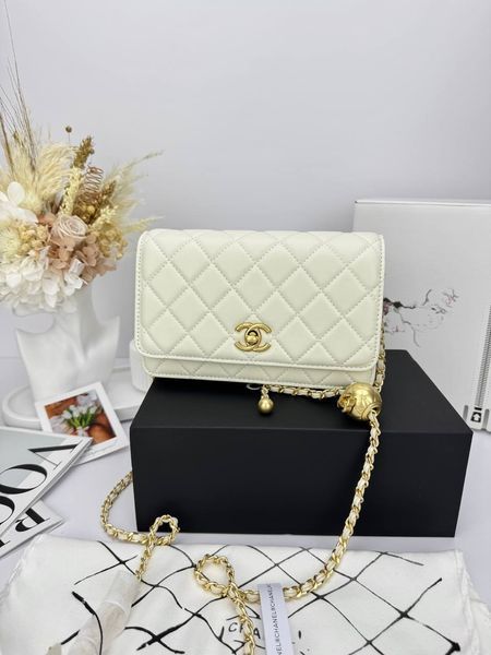 Модель в стилі Chanel Milk Gold P10112 фото
