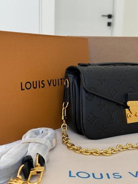 Модель в стилі Louis Vuitton Pochette Metis East West Black 20см 142-1 фото