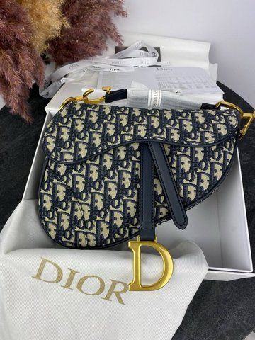 Модель в стилі Dior Saddle Logo 25 см 	Р6001 фото