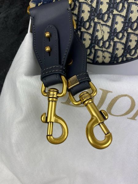 Модель в стилі Dior Saddle Logo 25 см 	Р6001 фото