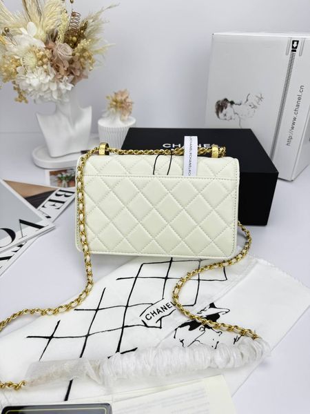 Модель в стилі Chanel Milk Gold P10118 фото