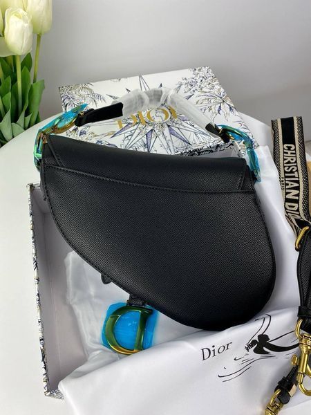 Модель в стилі Dior Saddle Black Texture P6013 фото
