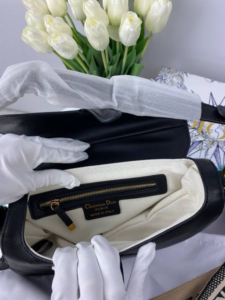 Модель в стилі Dior Saddle Black Texture P6013 фото