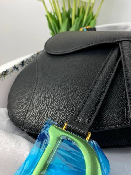 Модель в стилі Dior Saddle Black Texture P6013 фото
