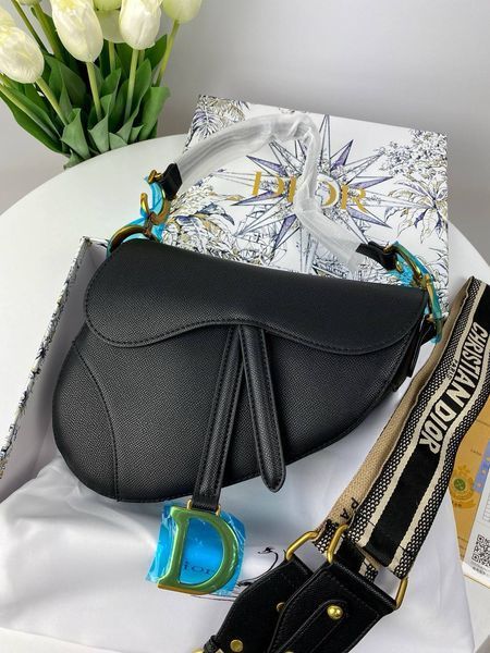 Модель в стилі Dior Saddle Black Texture P6013 фото