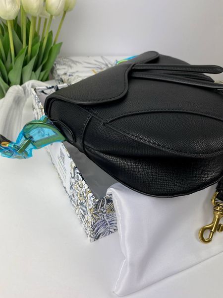 Модель в стилі Dior Saddle Black Texture P6013 фото