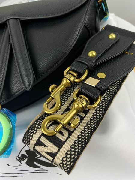 Модель в стилі Dior Saddle Black Texture P6013 фото