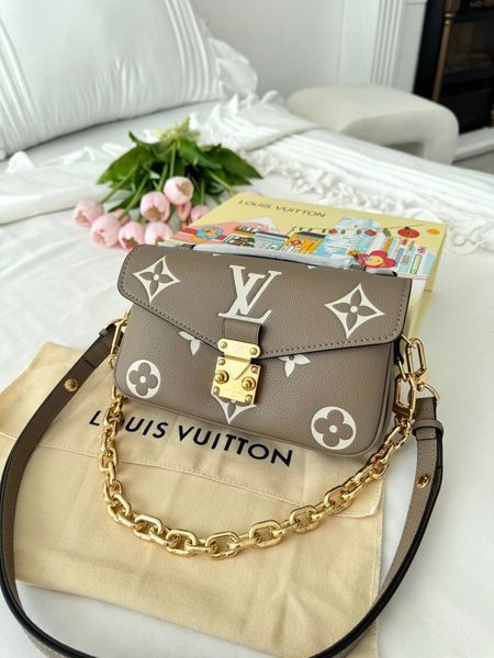 Сумка в стилі Louis Vuitton Pochette Metis East West Beige P1043 фото