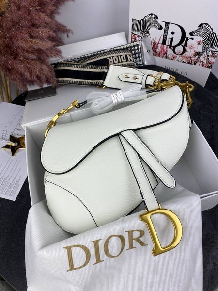 Модель в стилі Dior Saddle Milk Texture Р6002 фото