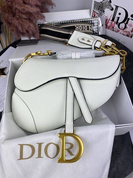 Модель в стилі Dior Saddle Milk Texture Р6002 фото