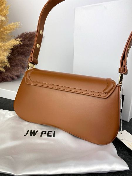 Модель в стилі  JW PEI Brown 26м P8007 фото