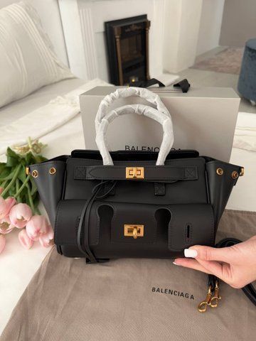 Модель в стилі  Balenciaga bel air Black Gold 24см  P18020 фото