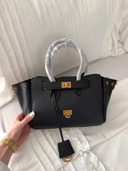 Модель в стилі  Balenciaga bel air Black Gold 24см  P18020 фото