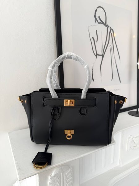 Модель в стилі  Balenciaga bel air Black Gold 24см  P18020 фото