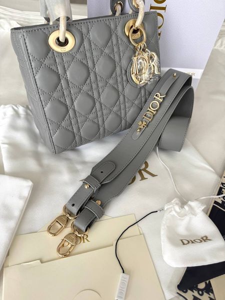 Модель в стилі  Dior Lady Grey Gold 20 см P6069 фото
