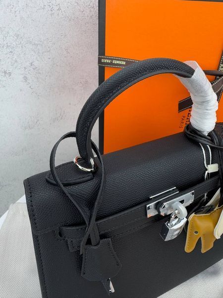 Модель в стилі Hermes Kelly 25 Black Silver  P15012 фото