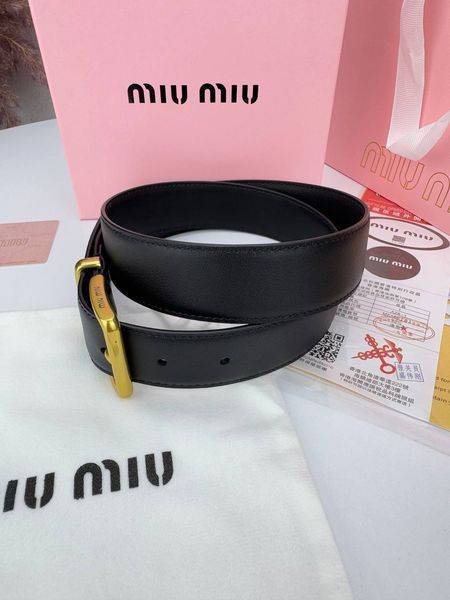 Модель в стилі Miu Miu Black R0018 фото