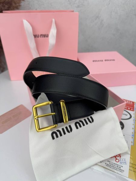 Модель в стилі Miu Miu Black R0018 фото