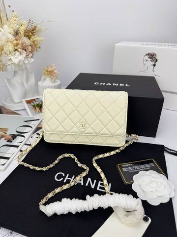 Модель в стилі Chanel Milk Gold Texture P10124 фото