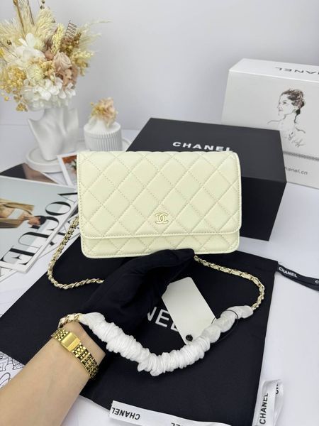 Модель в стилі Chanel Milk Gold Texture P10124 фото