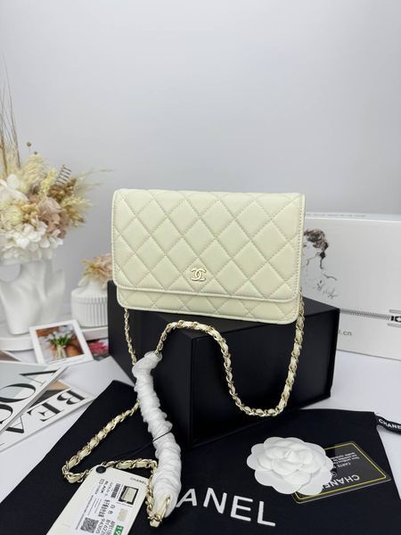 Модель в стилі Chanel Milk Gold Texture P10124 фото
