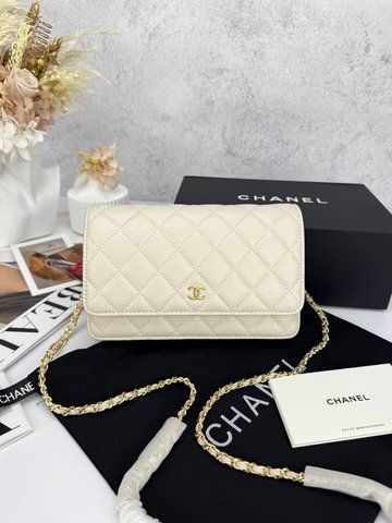 Модель в стилі Chanel Milk Gold Texture P10130 фото