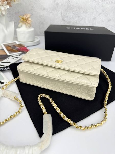 Модель в стилі Chanel Milk Gold Texture P10130 фото