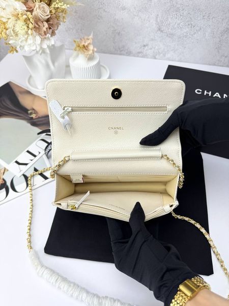 Модель в стилі Chanel Milk Gold Texture P10130 фото
