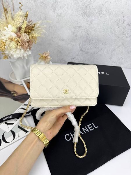 Модель в стилі Chanel Milk Gold Texture P10130 фото