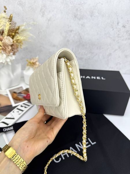 Модель в стилі Chanel Milk Gold Texture P10130 фото