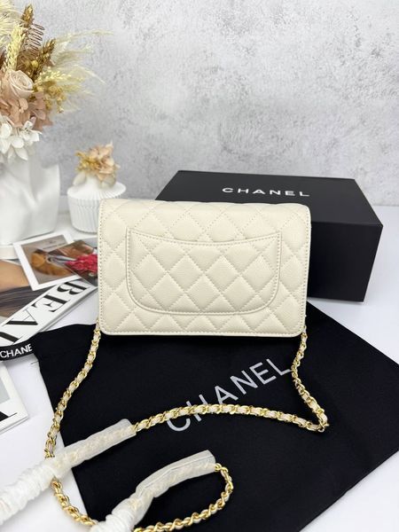 Модель в стилі Chanel Milk Gold Texture P10130 фото