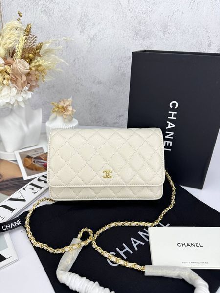 Модель в стилі Chanel Milk Gold Texture P10130 фото