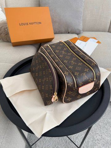 Модель в стилі Louis Vuitton Dopp Kit Toilet Pouch 27см P1054 фото
