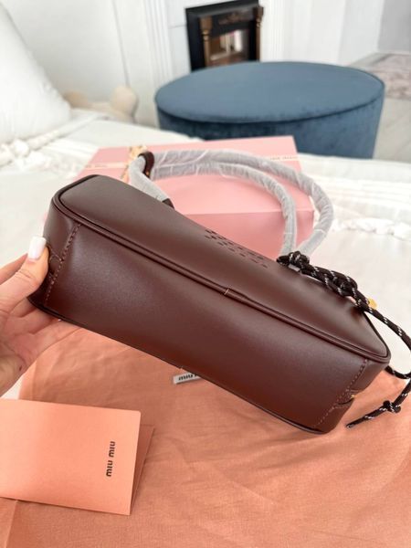Модель в стилі Miu Miu Brown 28см . P17051 фото