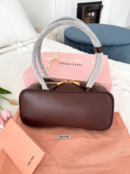 Модель в стилі Miu Miu Brown 28см . P17051 фото