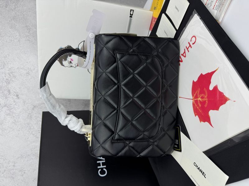 Модель в стилі Chanel Black Gold P10105 фото
