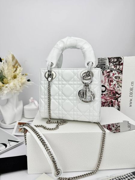Модель в стилі Dior Lady White Silver 17см P6052 фото