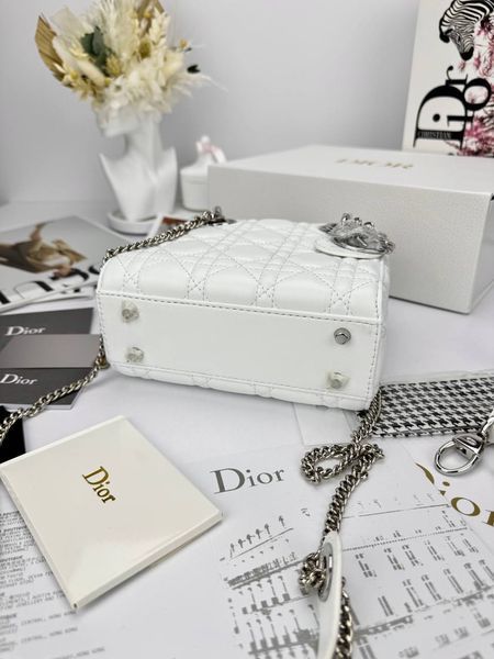 Модель в стилі Dior Lady White Silver 17см P6052 фото