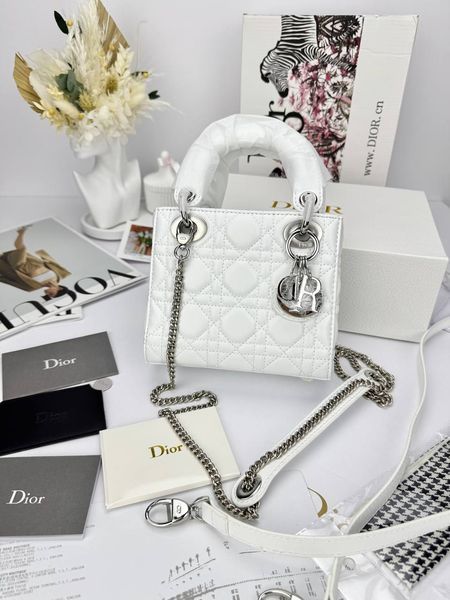 Модель в стилі Dior Lady White Silver 17см P6052 фото