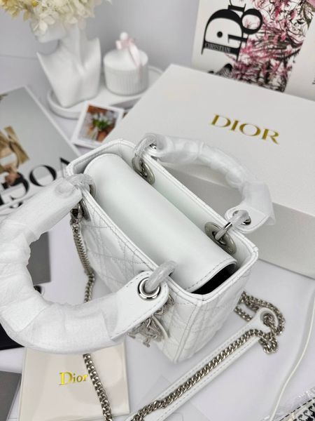 Модель в стилі Dior Lady White Silver 17см P6052 фото