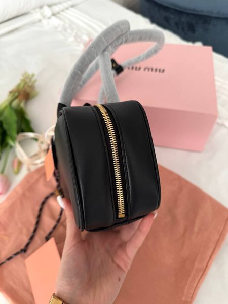 Модель в стилі Miu Miu Black 28см P17051 фото