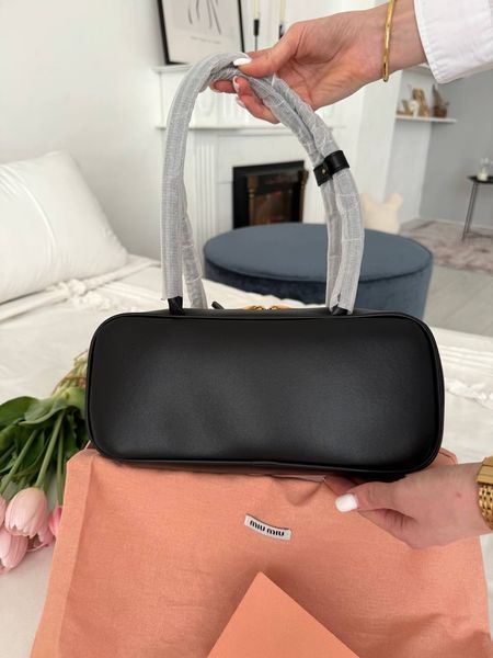 Модель в стилі Miu Miu Black 28см P17051 фото
