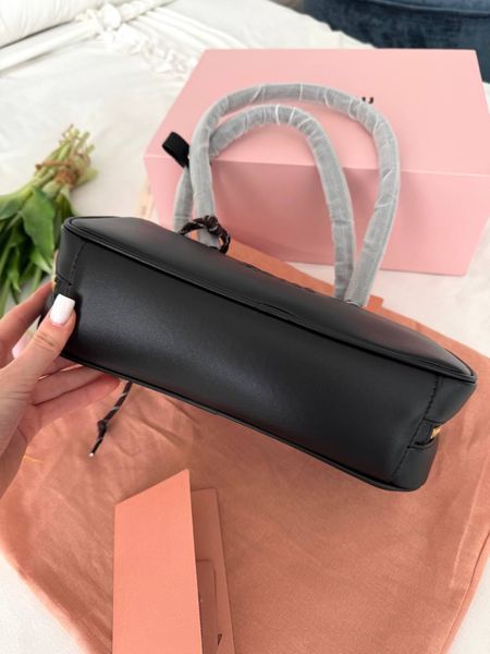 Модель в стилі Miu Miu Black 28см P17051 фото