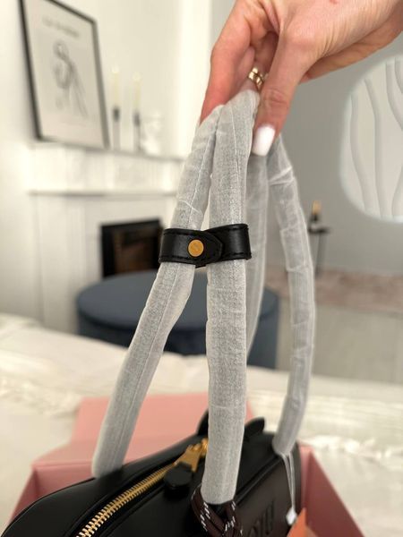 Модель в стилі Miu Miu Black 28см P17051 фото