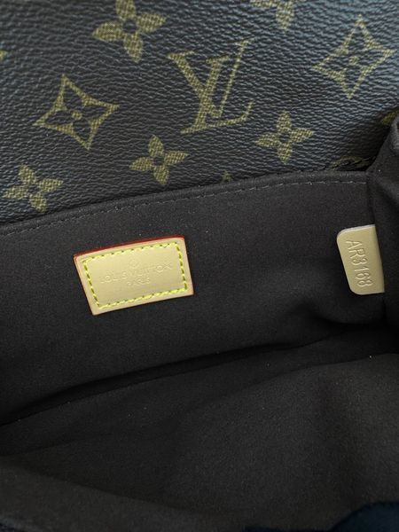 Сумка в стилі Louis Vuitton Pochette Metis East West  P1037 фото