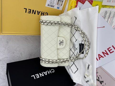 Модель в стилі Chanel Milk Silver P10099 фото