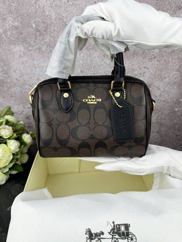 Модель в стилі Coach Roman Black 18см P9026 фото