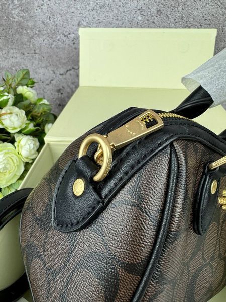 Модель в стилі Coach Roman Black 18см P9026 фото