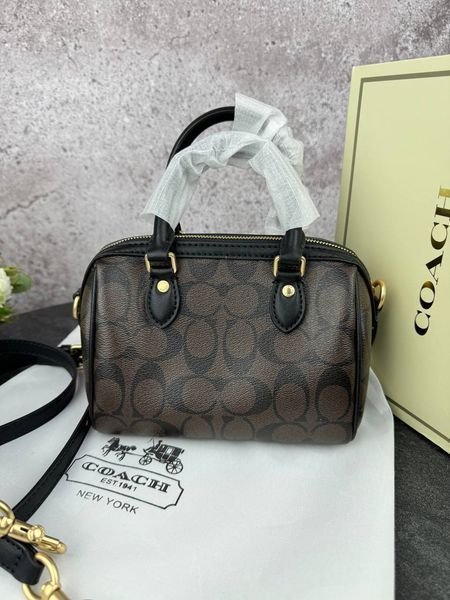 Модель в стилі Coach Roman Black 18см P9026 фото