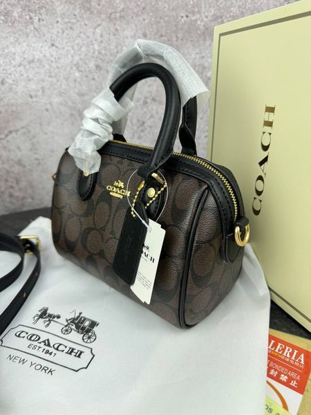 Модель в стилі Coach Roman Black 18см P9026 фото